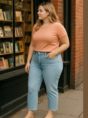 Good American Good Crop Lightwash Jeans Size 14 / 32" Waist NWT Trendy Denim